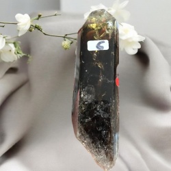 Citrine fumée sur socle en bois taillé sur mesure – Pièce unique