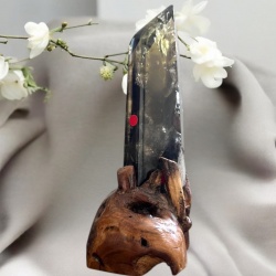 Citrine fumée sur socle en bois taillé sur mesure – Pièce unique