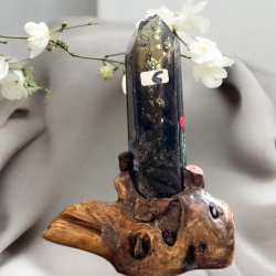 Citrine fumée sur socle en bois taillé sur mesure – Pièce unique