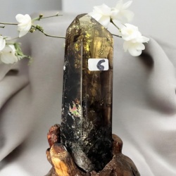 Citrine fumée sur socle en bois taillé sur mesure – Pièce unique