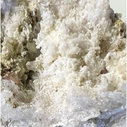 Quartz cristallisé sur albite et muscovite