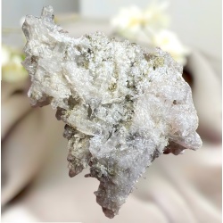 Quartz cristallisé sur albite et muscovite
