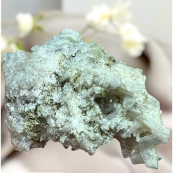 Quartz cristallisé sur albite et muscovite